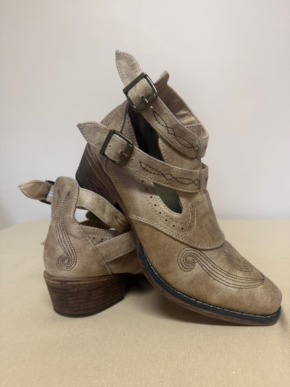 ROPER Womens Willa Embroidery Snip Toe  Ankle western boot 7.5